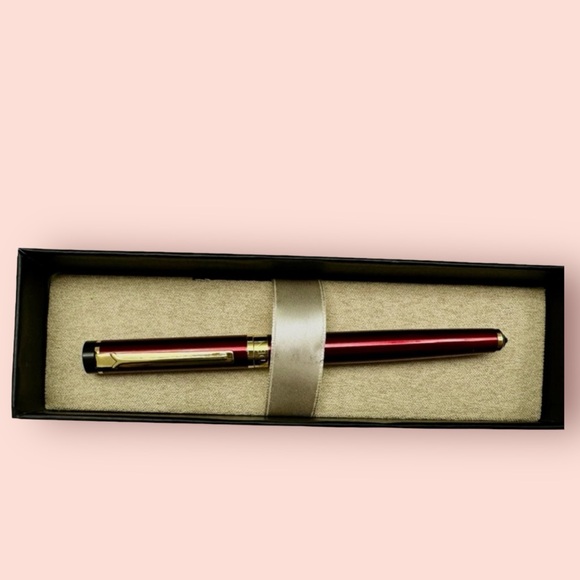 Dryden Designs Fountain Pen - Medium Nib Premium Box Dangerous Red - Picture 3 of 4